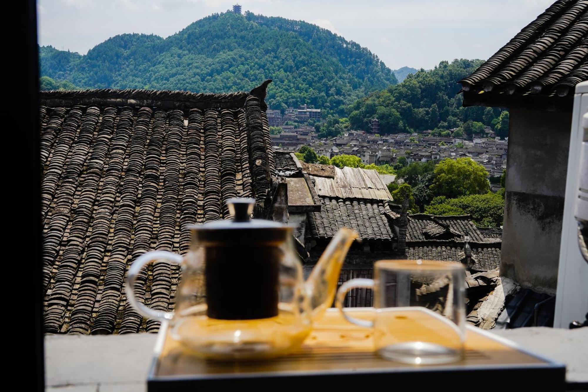 Yun 起 Iju 庭院 观 Jing 民宿 Otel Fenghuang Oda fotoğraf